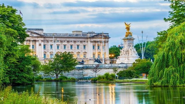 Buckingham Palace - green